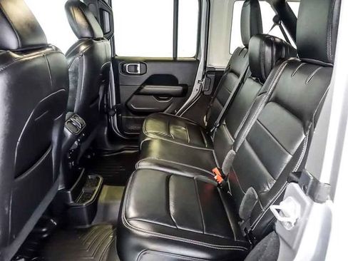 Used 2019 Jeep Wrangler Unlimited Sahara AWD/4WD image 14