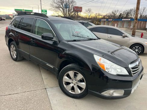 Used 2010 Subaru Outback 2.5i Premium image 3