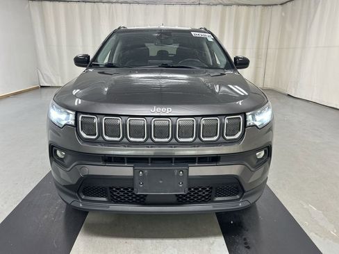 Used 2022 Jeep Compass Latitude w/ Convenience Group AWD/4WD image 3