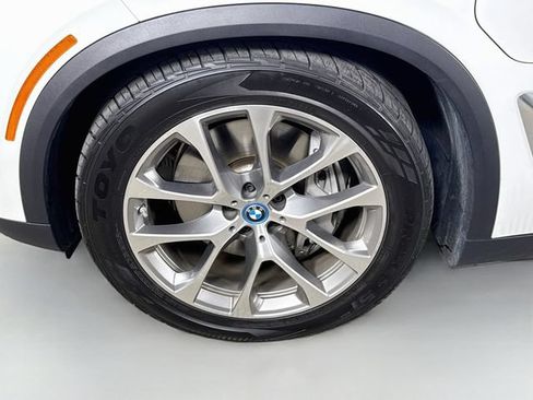 Used 2024 BMW X5 xDrive50e w/ Premium Package AWD/4WD image 31