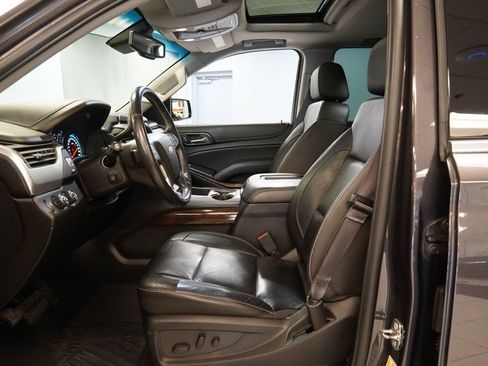 Used 2017 Chevrolet Tahoe LT w/ Luxury Package AWD/4WD image 6