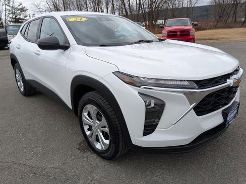 Used 2024 Chevrolet Trax LS image 3