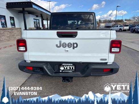 Used 2022 Jeep Gladiator Overland w/ Popular Equipment Package image 4