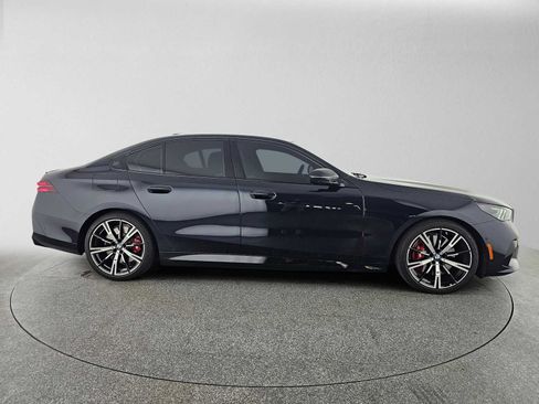 Used 2026 BMW 550e xDrive w/ Premium Package AWD/4WD image 2