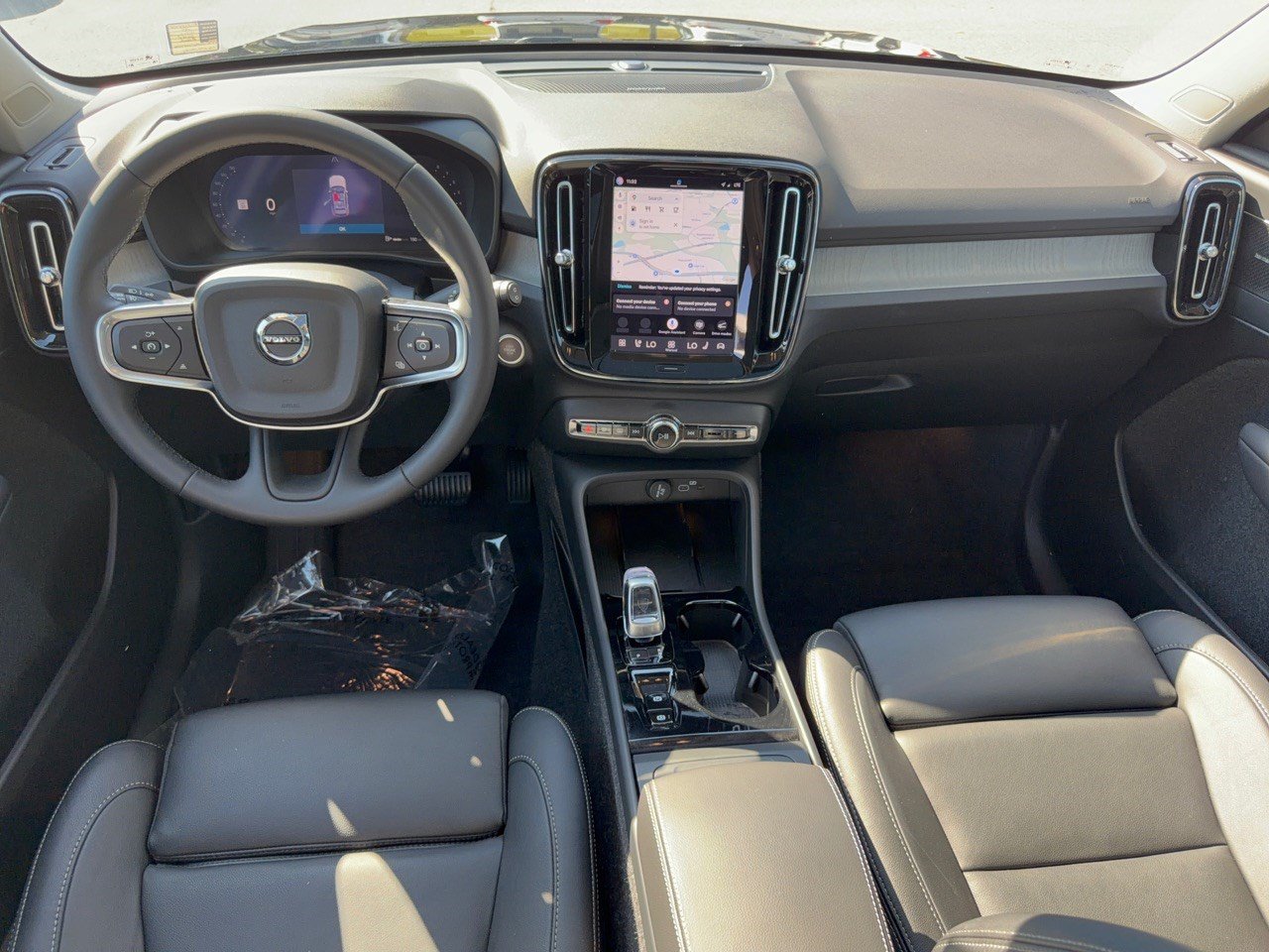 Used 2025 Volvo XC40 B5 Ultra AWD/4WD image 17