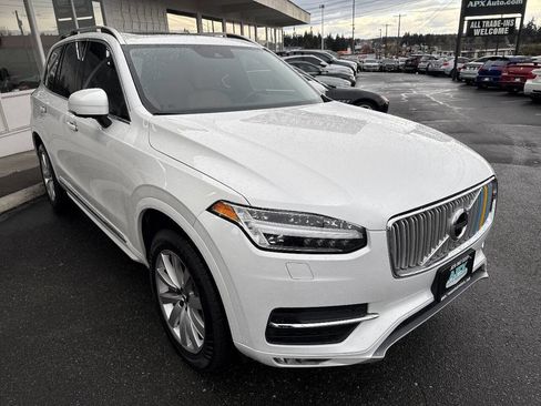 Used 2016 Volvo XC90 T6 Momentum w/ Momentum Plus Package AWD/4WD image 13