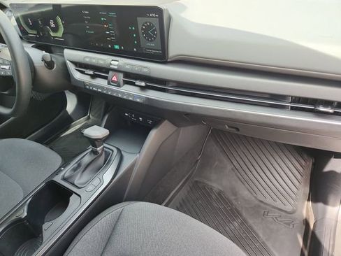 Used 2025 Kia K4 FWD image 26