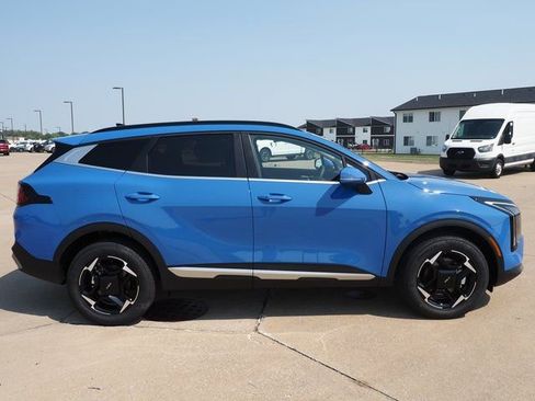 New 2026 Kia Sportage EX w/ EX Panorama Roof Package image 4