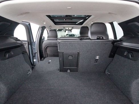 Certified 2023 Volvo XC40 B5 Plus w/ Protection Package Premier image 31