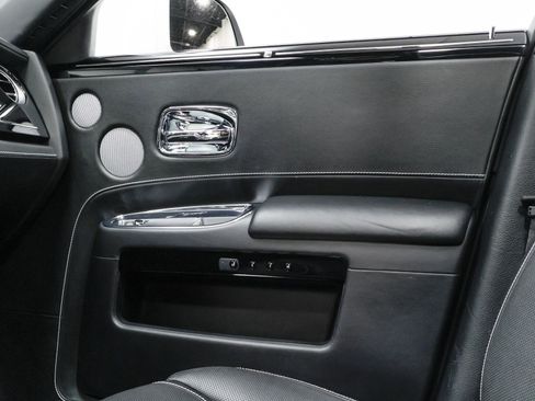 Used 2016 Rolls-Royce Ghost image 40
