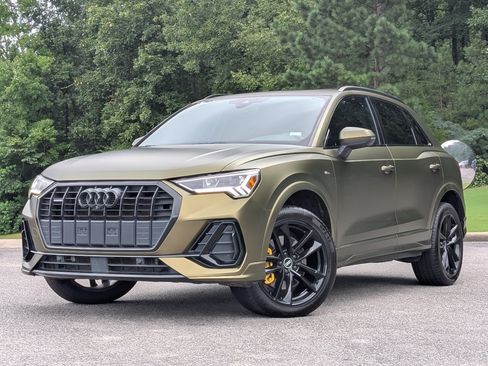 Used 2022 Audi Q3 2.0T Premium Plus w/ Premium Plus Package AWD/4WD image 2