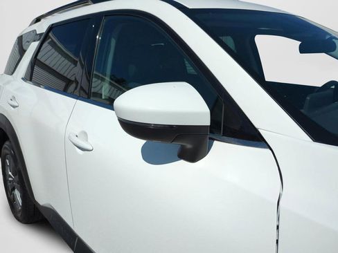 Certified 2025 Nissan Pathfinder SV image 19