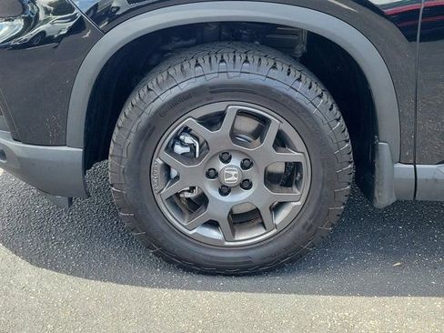 Certified 2025 Honda Pilot TrailSport image 32