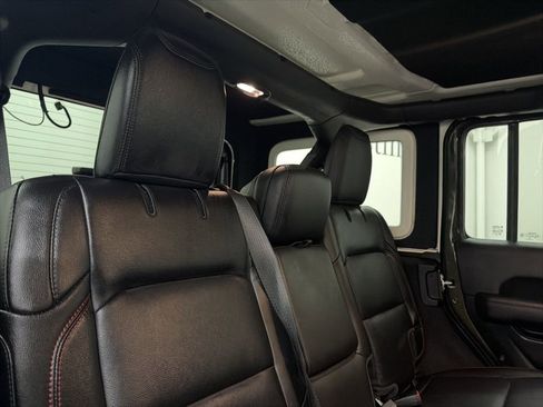 Used 2022 Jeep Wrangler Unlimited Rubicon w/ Cold Weather Group image 27