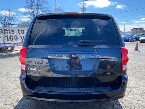 Used 2016 Dodge Grand Caravan SE image 3