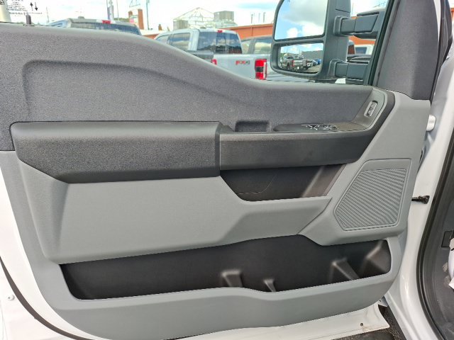 New 2026 Ford F550 4x4 Regular Cab Super Duty w/ XL Chrome Package image 11