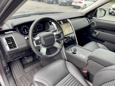 Certified 2024 Land Rover Discovery S image 13