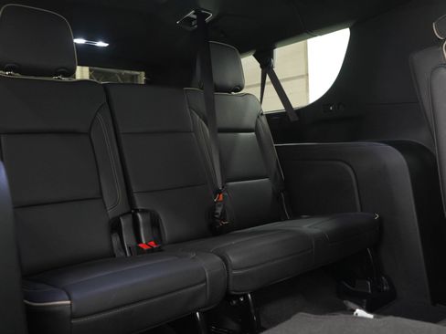 Used 2023 GMC Yukon XL SLT w/ SLT Premium Package AWD/4WD image 12