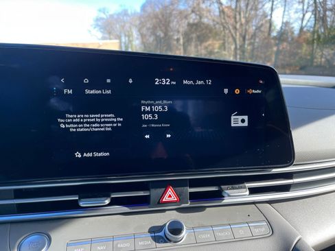 Used 2025 Hyundai Elantra SEL image 21