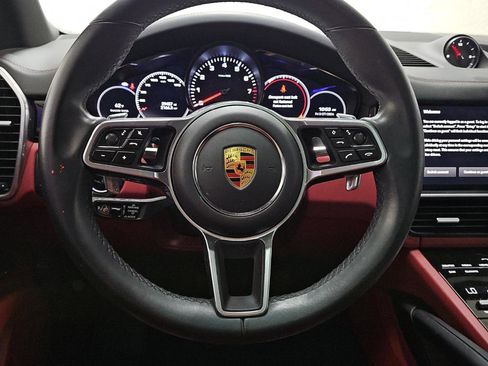 Used 2023 Porsche Cayenne image 11