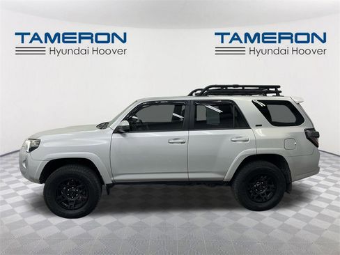 Used 2018 Toyota 4Runner SR5 Premium image 2