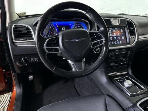 Used 2021 Chrysler 300 Touring RWD image 21