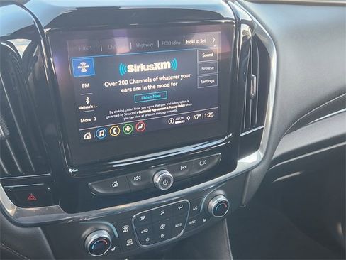 Used 2023 Chevrolet Traverse LT image 21