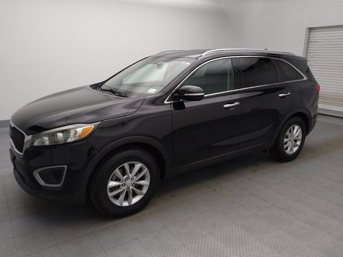 Used 2016 Kia Sorento FWD image 2