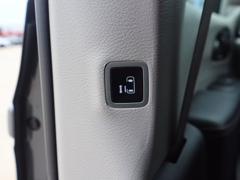 Used 2023 Chrysler Pacifica Touring-L FWD image 28