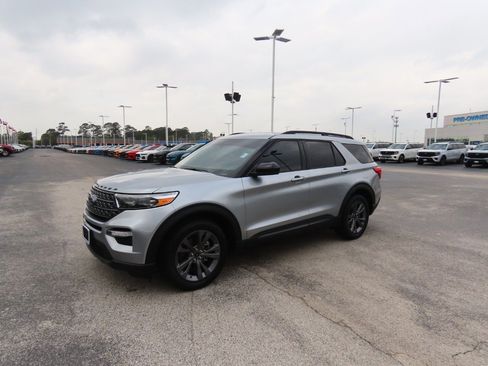 Used 2023 Ford Explorer XLT w/ Equipment Group 202A image 2