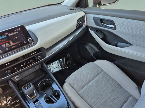 Certified 2023 Nissan Rogue SV FWD image 15