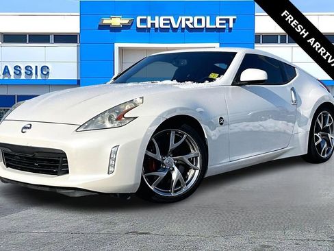 Used 2014 Nissan 370Z Touring w/ Sport Package image 3