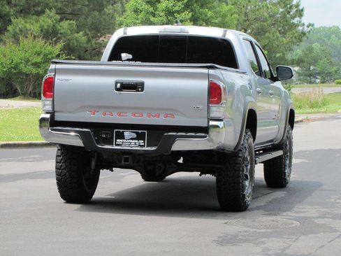 Used 2020 Toyota Tacoma TRD Off-Road RWD image 12