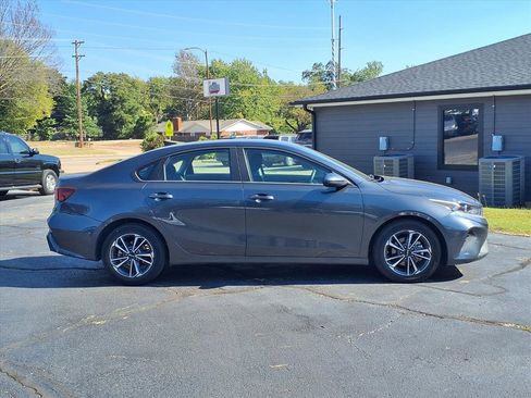 Used 2024 Kia Forte LXS image 2