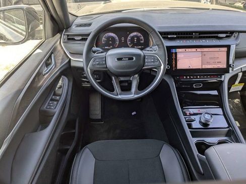 New 2026 Jeep Grand Cherokee Altitude image 17