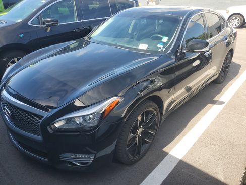 Used 2015 INFINITI Q70 3.7 RWD image 3