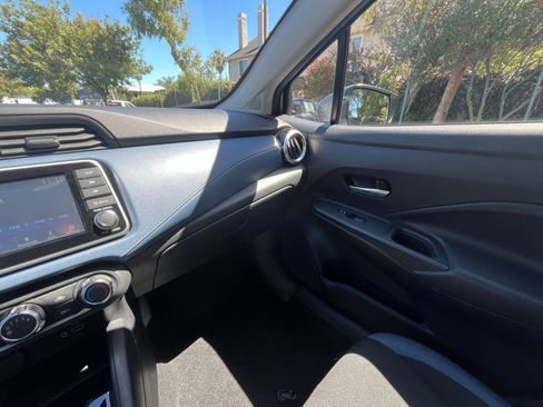 Used 2025 Nissan Versa SV FWD image 32