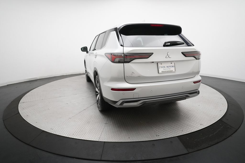 Used 2025 Mitsubishi Outlander AWD image 33