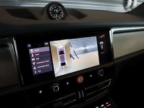 Certified 2026 Porsche Macan AWD/4WD image 22