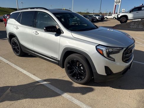 Used 2021 GMC Terrain SLE w/ Driver Convenience Package image 7