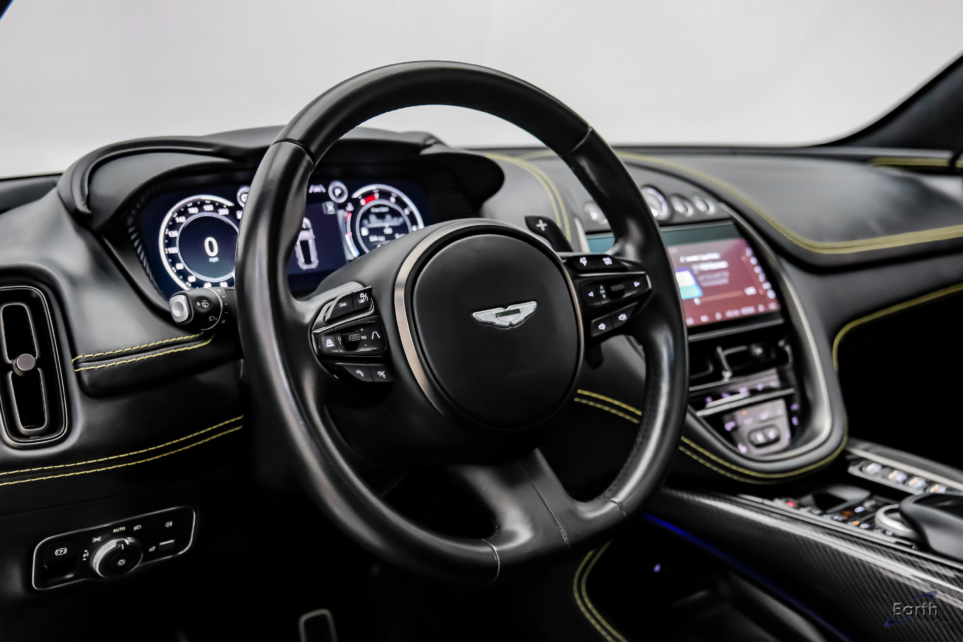 Used 2023 Aston Martin DBX AWD/4WD image 34