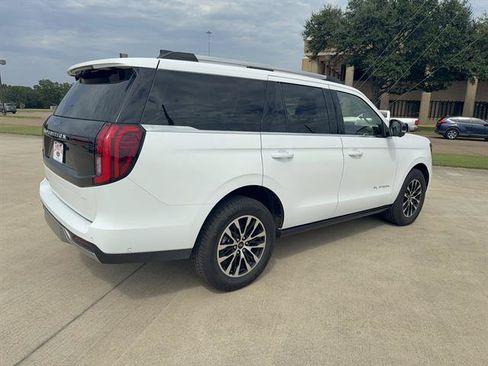 Used 2025 Ford Expedition Platinum AWD/4WD image 4