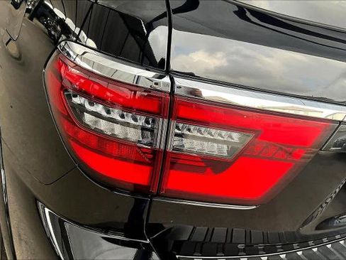 Certified 2024 Nissan Armada SV image 27