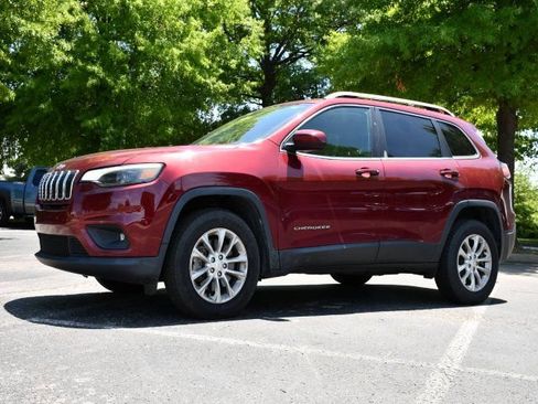Used 2019 Jeep Cherokee Latitude w/ Cold Weather Group AWD/4WD image 3