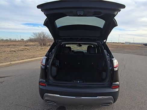 Used 2021 Jeep Cherokee Limited image 27