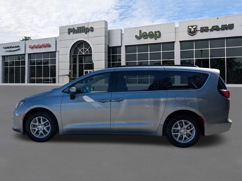 Certified 2020 Chrysler Voyager Lxi FWD image 6