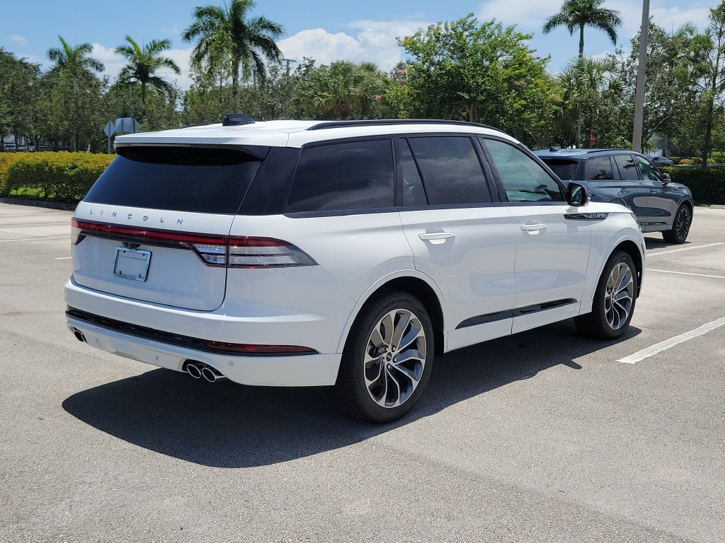 New 2026 Lincoln Aviator AWD image 4
