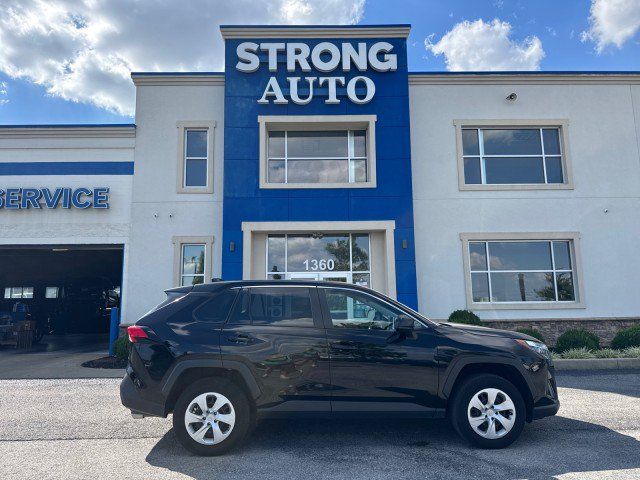 Used 2025 Toyota RAV4 LE FWD image 17