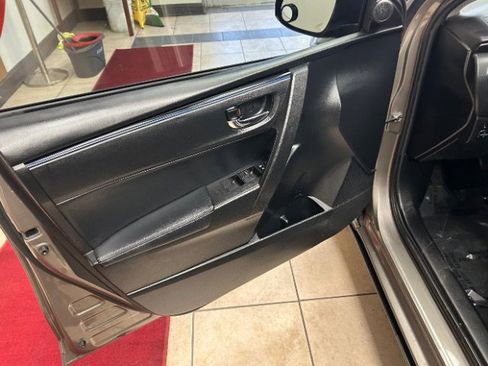 Used 2019 Toyota Corolla SE image 9