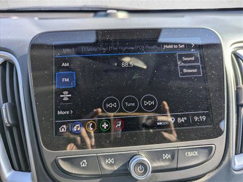 Used 2025 Chevrolet Malibu LT FWD image 17